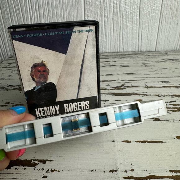 Kenny Rogers Eyes That See In The Dark 1983 RCA Cassette Tape Vintage Country - Picture 2 of 6